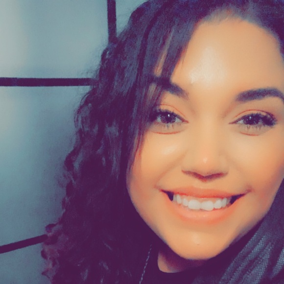 Meet your Posher, Melissa - Picture 1 of 1